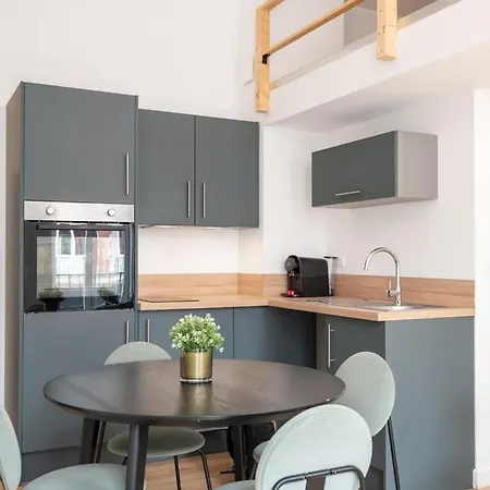 아파트 1 Bedroom Near Catholic