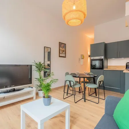 1 Bedroom Near Catholic * Lille